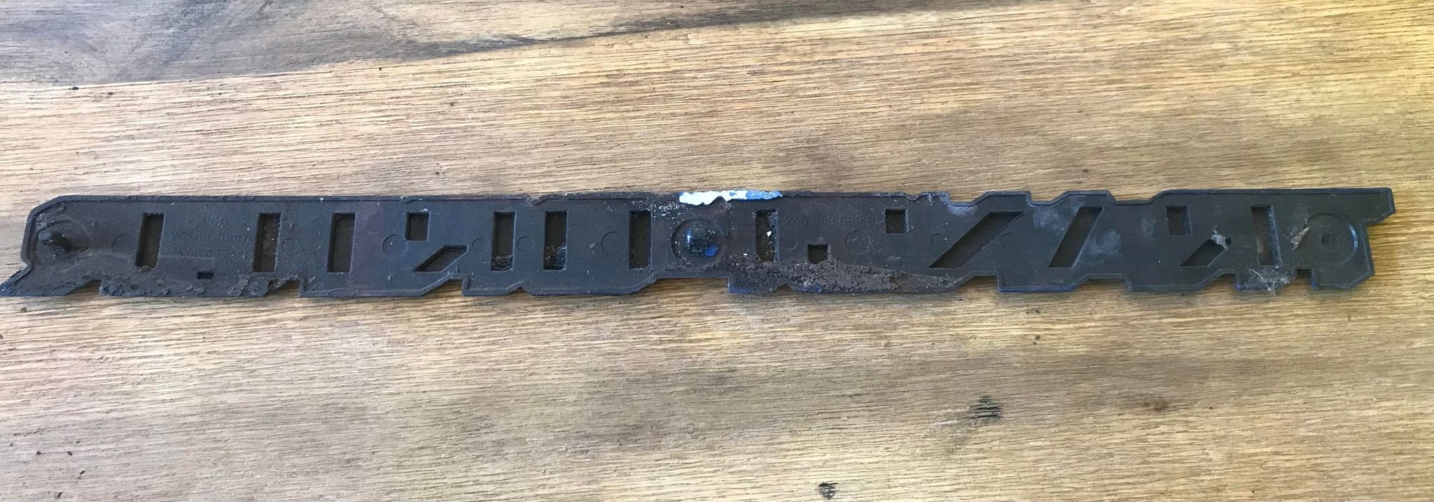 ACHTERKLEP EMBLEEM "TRANSPORTER ". T25/T3 BUS 251853689D