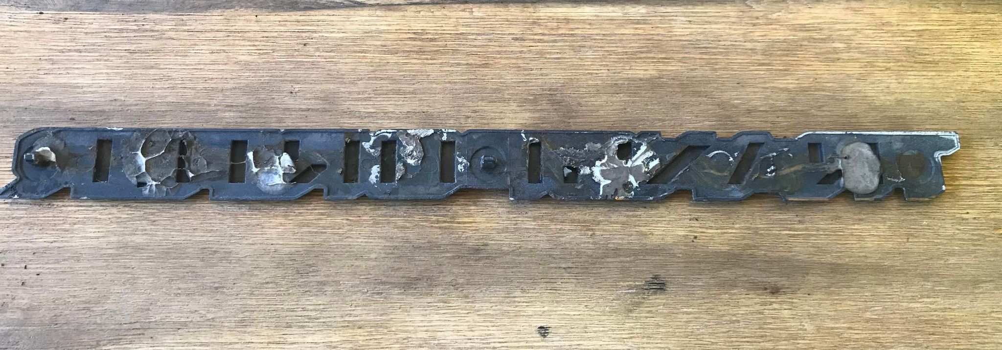 ACHTERKLEP EMBLEEM "TRANSPORTER ". T25/T3 BUS 251853689D