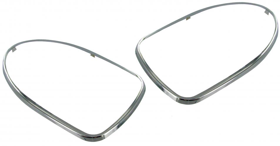 Achterlicht chroomring (Set). Kever EURO 13/1500/1302 8/1967 T/M 7/1972.  USA 8/1967 T/M 7/1970 111945117A