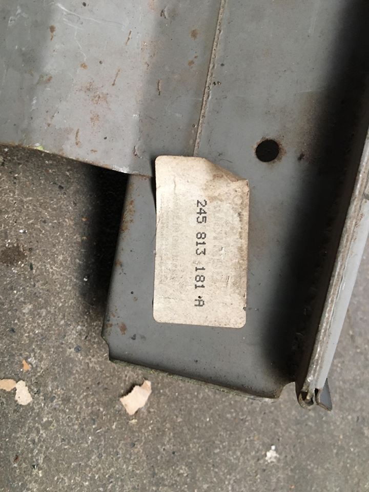 Steun linksachter T25 / T3 Doka/ enka 245813181B 